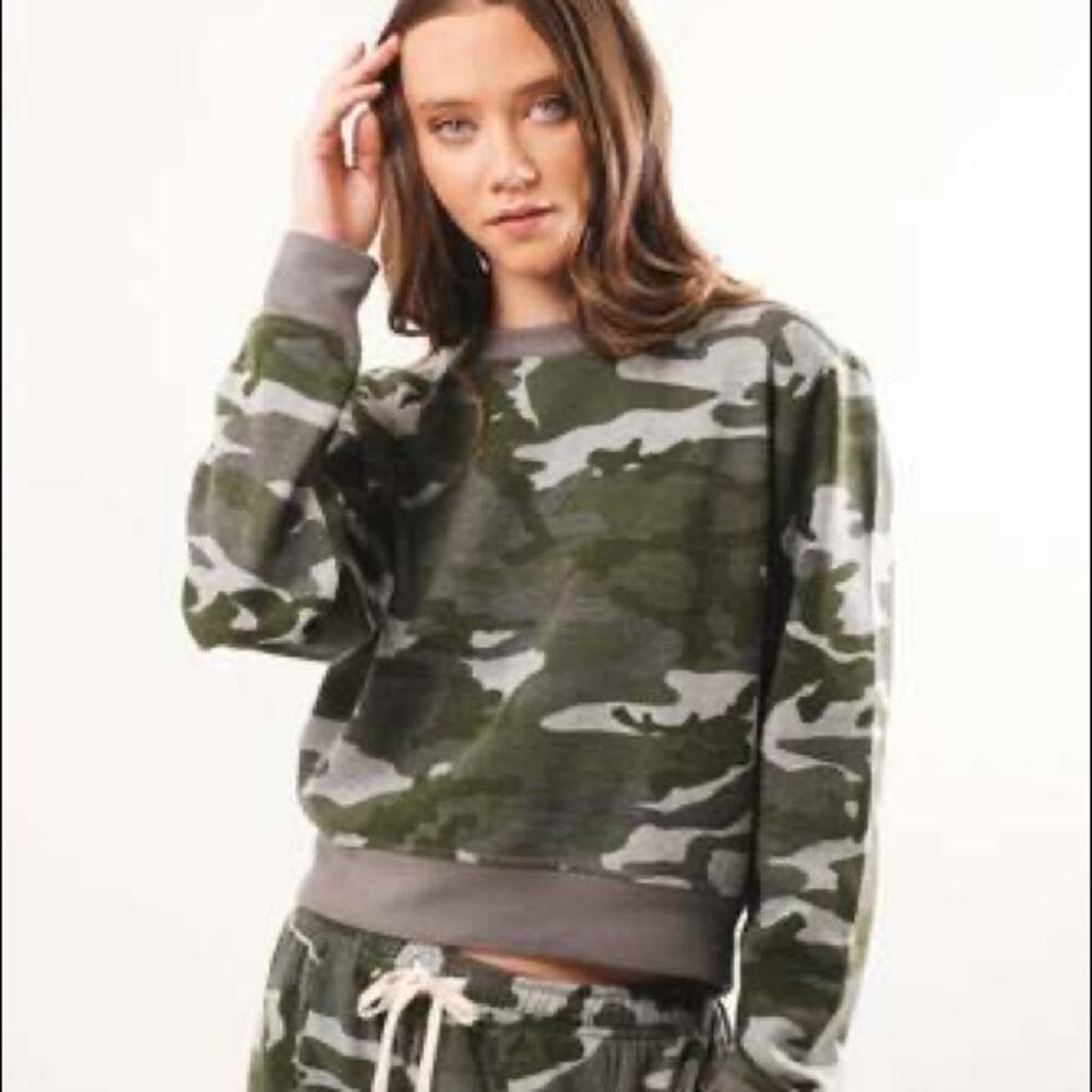 Brooklyn Cloth Camo Cropped Sweatshirt Medium Green Sweater Top